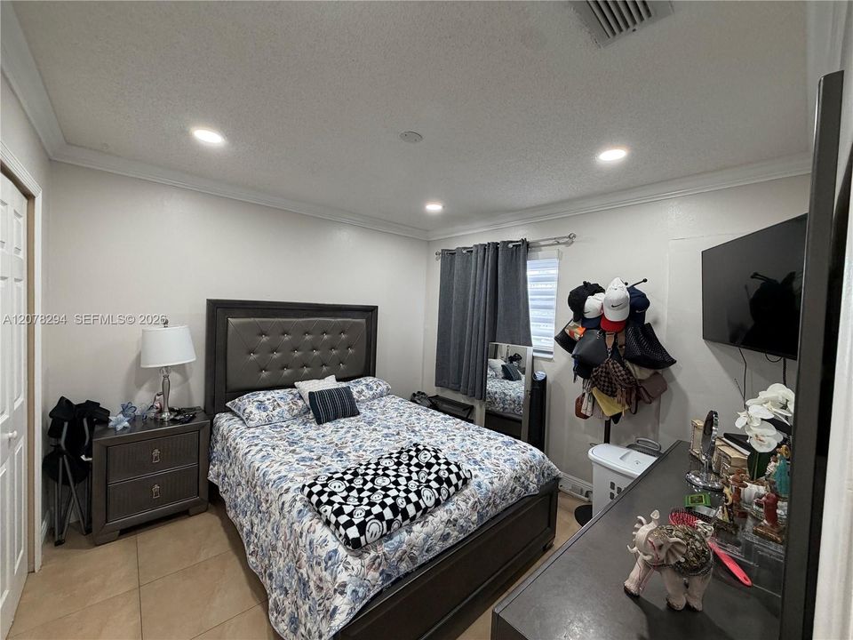 En Venta: $265,000 (2 camas, 2 baños, 779 Pies cuadrados)