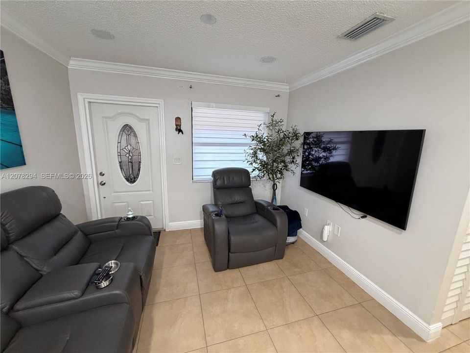 En Venta: $265,000 (2 camas, 2 baños, 779 Pies cuadrados)