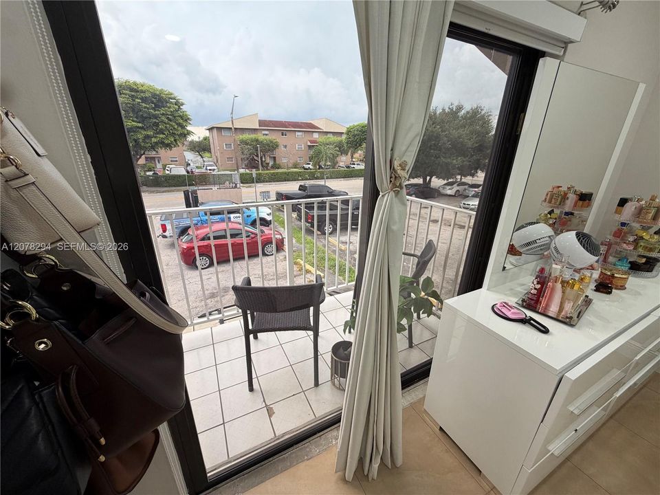 En Venta: $265,000 (2 camas, 2 baños, 779 Pies cuadrados)