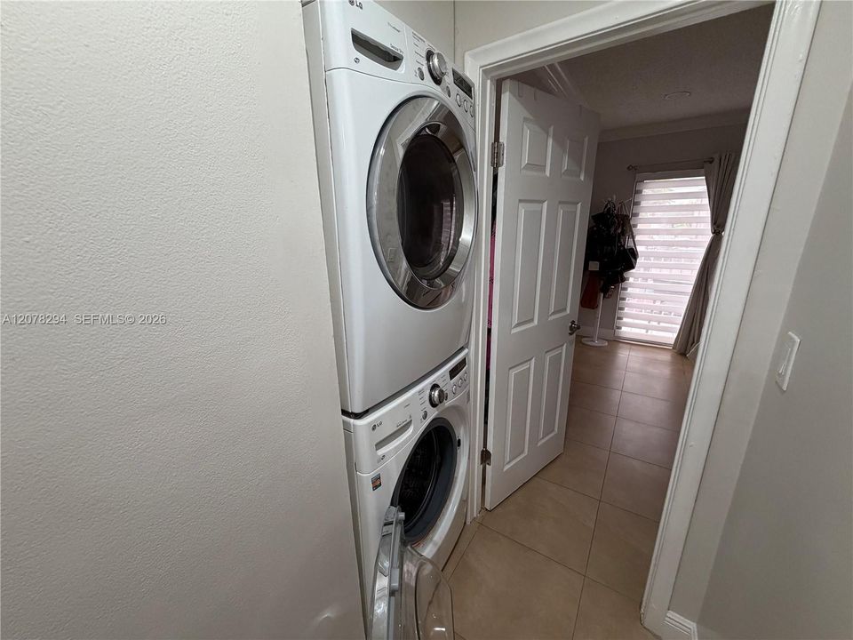 En Venta: $265,000 (2 camas, 2 baños, 779 Pies cuadrados)
