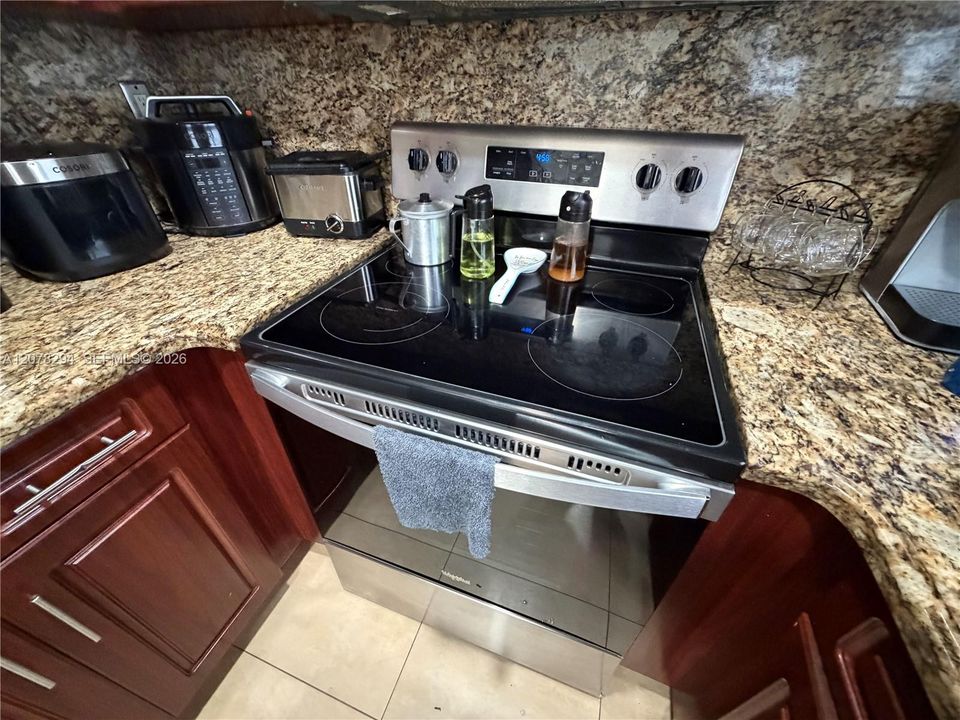 En Venta: $265,000 (2 camas, 2 baños, 779 Pies cuadrados)