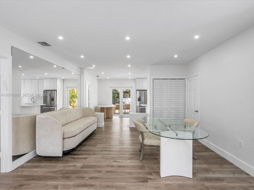 For Rent: $6,000 (3 beds, 2 baths, 1186 Square Feet)