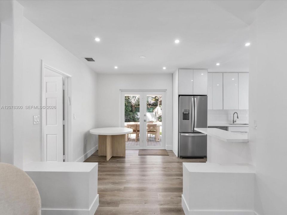 For Rent: $6,000 (3 beds, 2 baths, 1186 Square Feet)