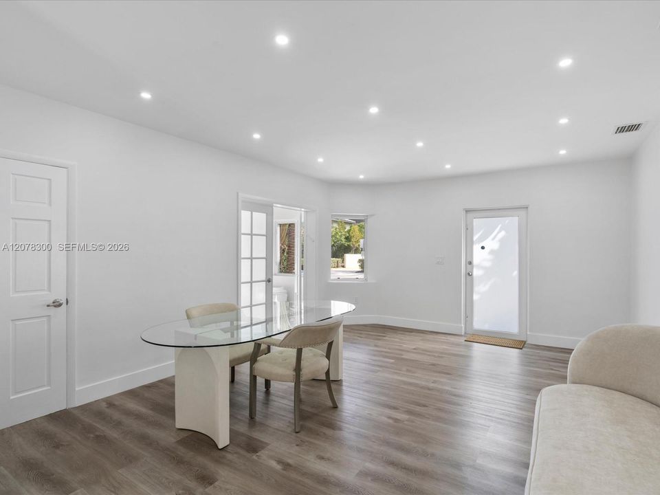 For Rent: $6,000 (3 beds, 2 baths, 1186 Square Feet)