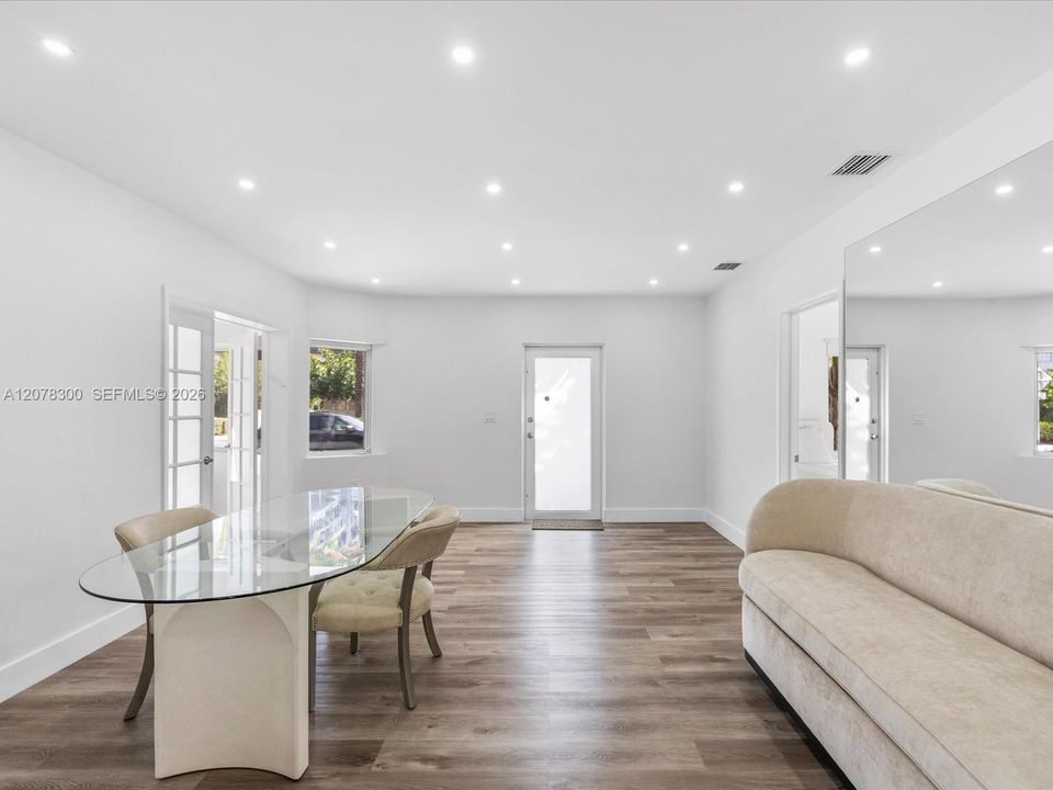 For Rent: $6,000 (3 beds, 2 baths, 1186 Square Feet)