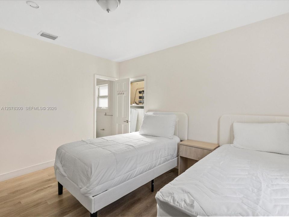 For Rent: $6,000 (3 beds, 2 baths, 1186 Square Feet)