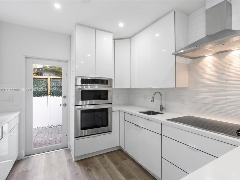 For Rent: $6,000 (3 beds, 2 baths, 1186 Square Feet)