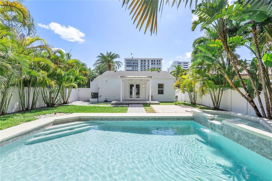 For Rent: $6,000 (3 beds, 2 baths, 1186 Square Feet)