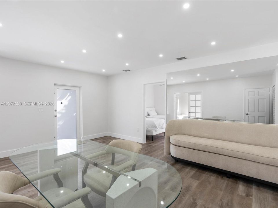 For Rent: $6,000 (3 beds, 2 baths, 1186 Square Feet)