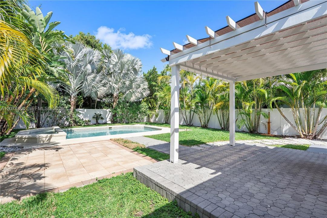 For Rent: $6,000 (3 beds, 2 baths, 1186 Square Feet)