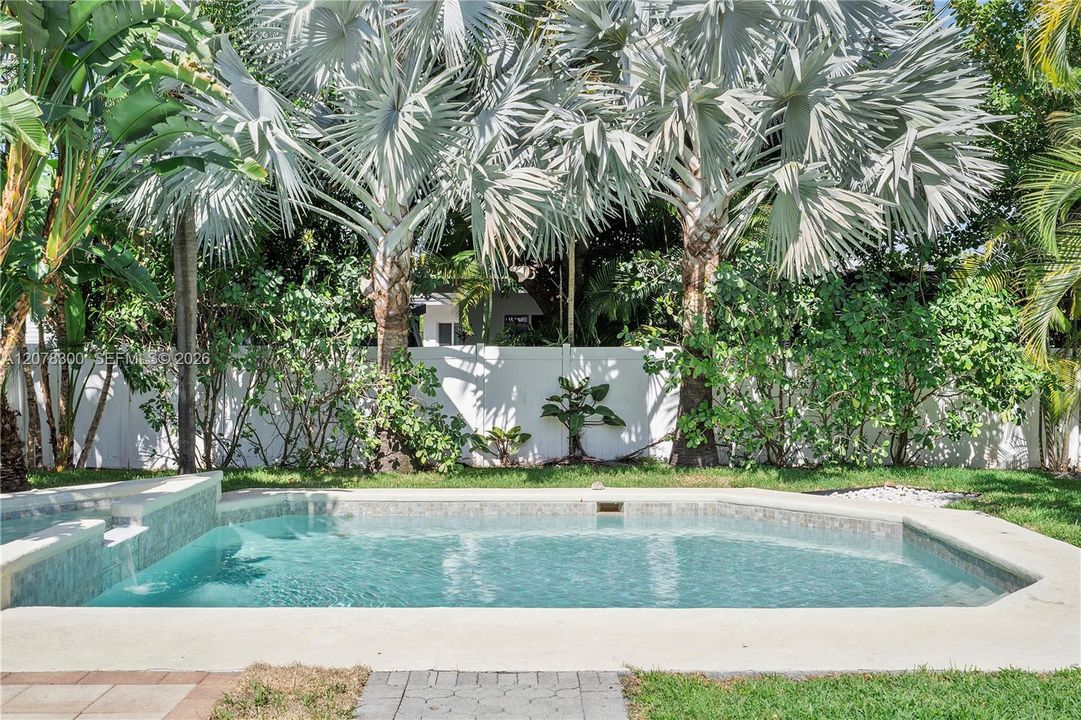 For Rent: $6,000 (3 beds, 2 baths, 1186 Square Feet)