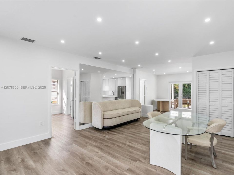 For Rent: $6,000 (3 beds, 2 baths, 1186 Square Feet)