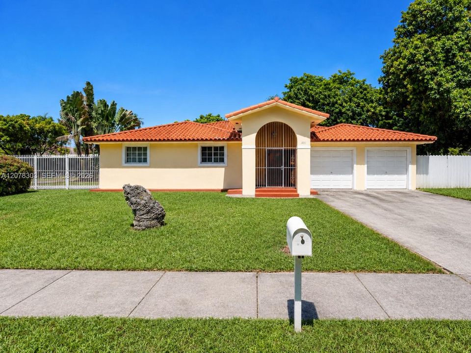 For Sale: $2,300,000 (4 beds, 3 baths, 4404 Square Feet)