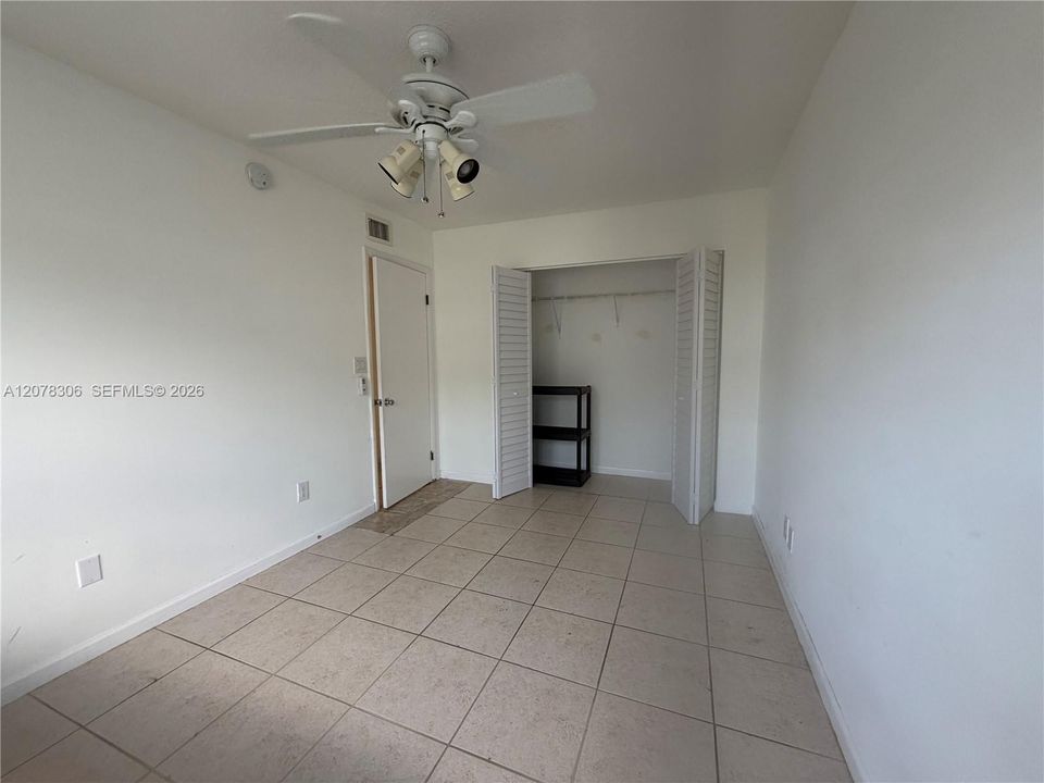 For Rent: $2,325 (2 beds, 2 baths, 900 Square Feet)
