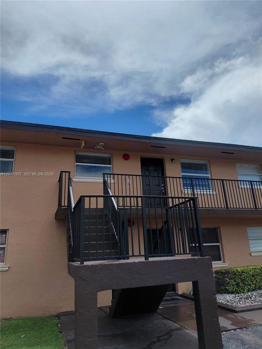 For Rent: $2,285 (3 beds, 1 baths, 847 Square Feet)