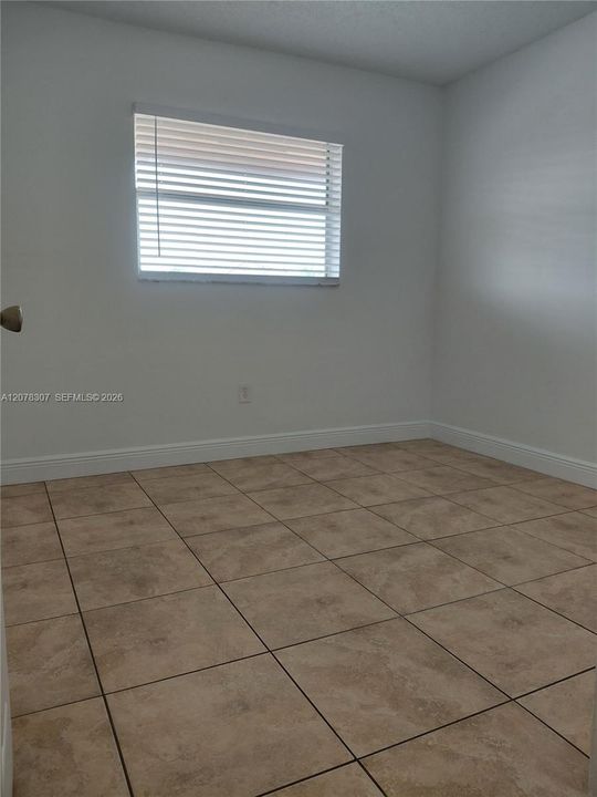 For Rent: $2,285 (3 beds, 1 baths, 847 Square Feet)