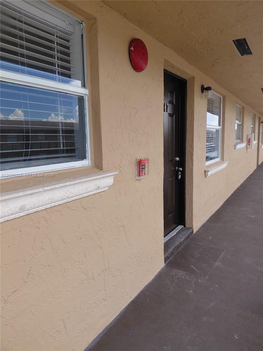 For Rent: $2,285 (3 beds, 1 baths, 847 Square Feet)