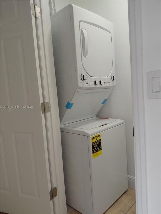 For Rent: $2,285 (3 beds, 1 baths, 847 Square Feet)