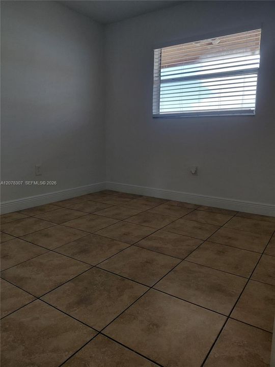 For Rent: $2,285 (3 beds, 1 baths, 847 Square Feet)