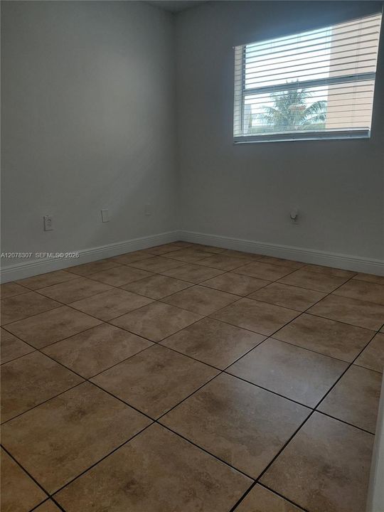 For Rent: $2,285 (3 beds, 1 baths, 847 Square Feet)