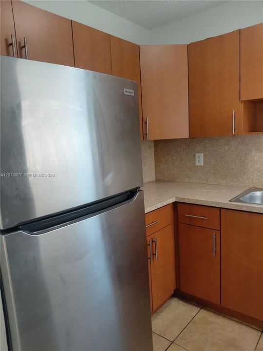 For Rent: $2,285 (3 beds, 1 baths, 847 Square Feet)