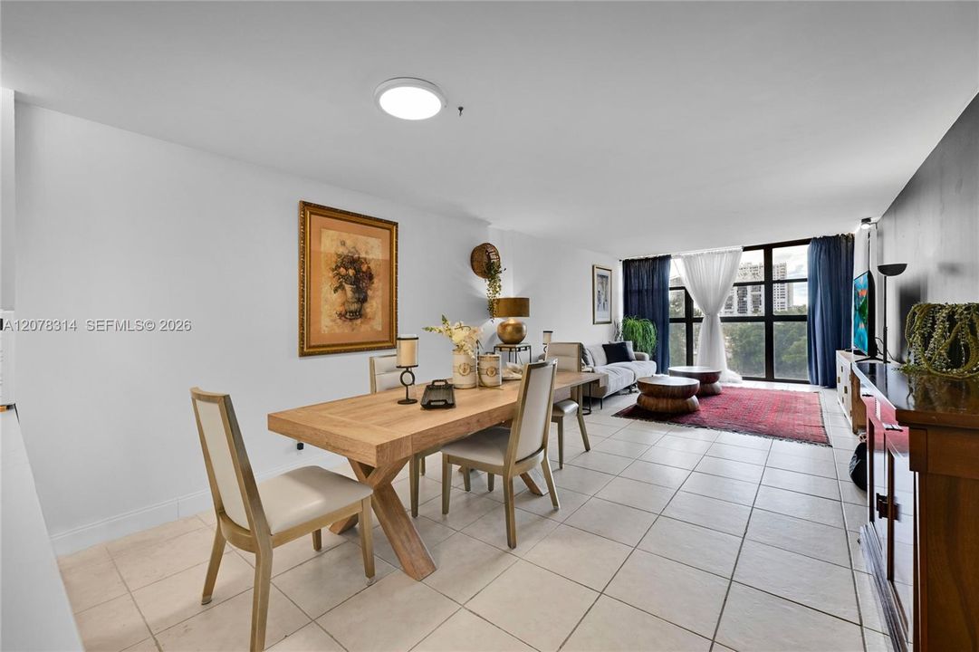 For Rent: $2,250 (1 beds, 1 baths, 915 Square Feet)