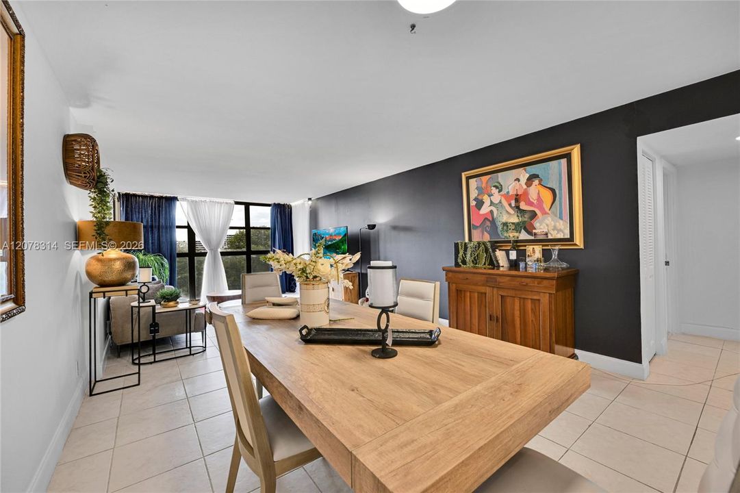For Rent: $2,250 (1 beds, 1 baths, 915 Square Feet)