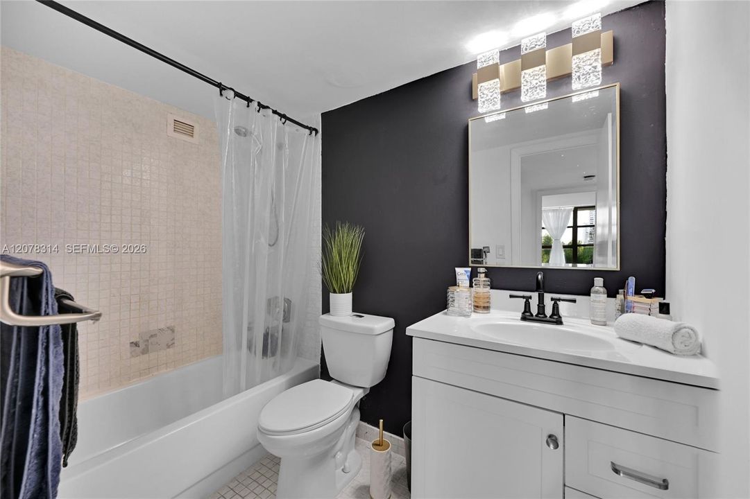 For Rent: $2,250 (1 beds, 1 baths, 915 Square Feet)