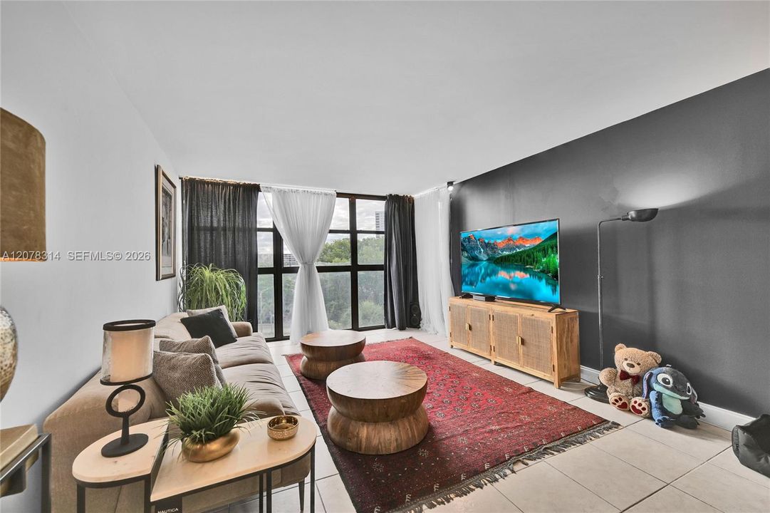 For Rent: $2,250 (1 beds, 1 baths, 915 Square Feet)