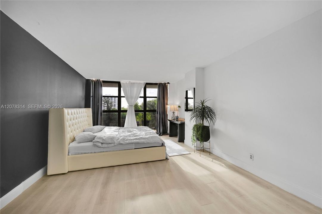 For Rent: $2,250 (1 beds, 1 baths, 915 Square Feet)