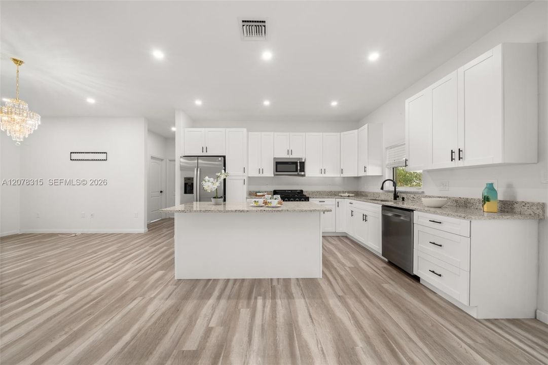 For Sale: $350,000 (3 beds, 2 baths, 1484 Square Feet)