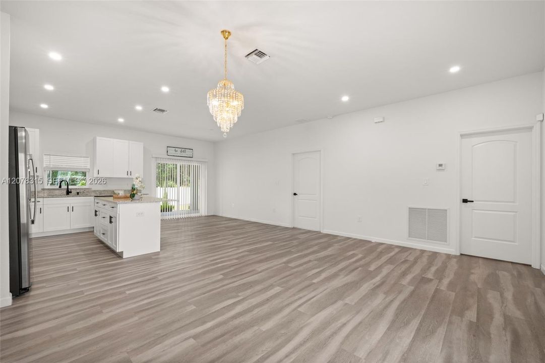 For Sale: $350,000 (3 beds, 2 baths, 1484 Square Feet)