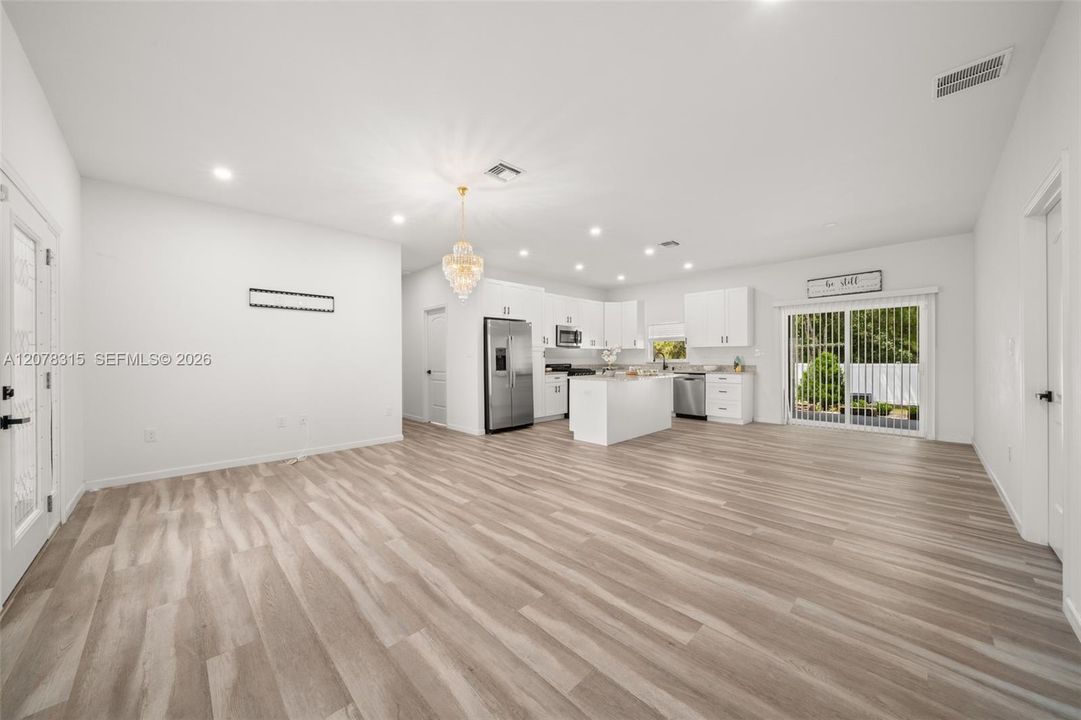 For Sale: $350,000 (3 beds, 2 baths, 1484 Square Feet)