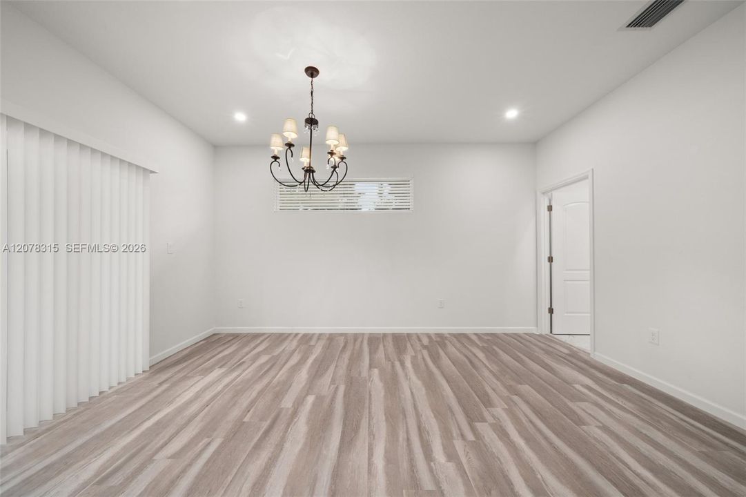 For Sale: $350,000 (3 beds, 2 baths, 1484 Square Feet)