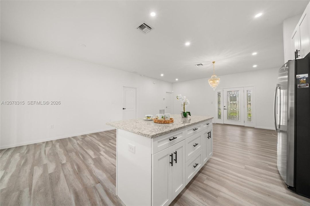 For Sale: $350,000 (3 beds, 2 baths, 1484 Square Feet)