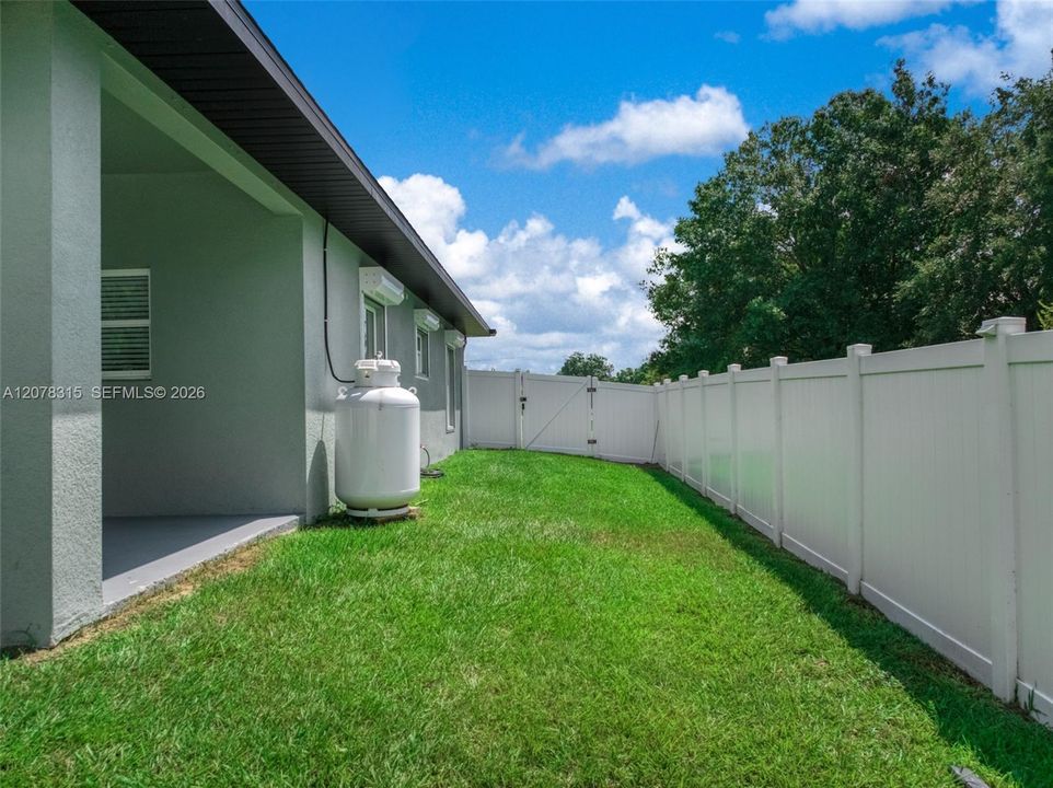 For Sale: $350,000 (3 beds, 2 baths, 1484 Square Feet)