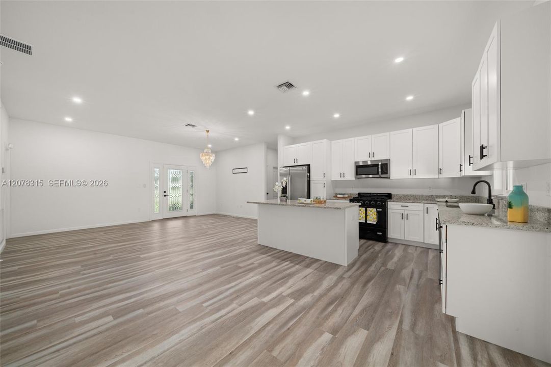 For Sale: $350,000 (3 beds, 2 baths, 1484 Square Feet)