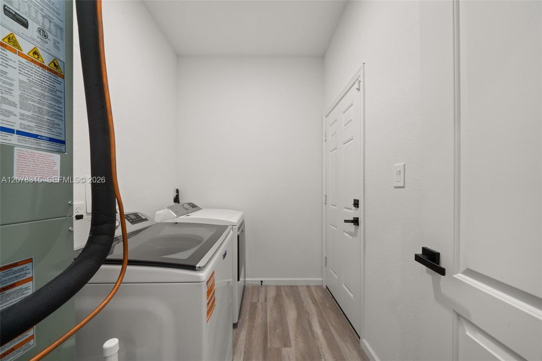 For Sale: $350,000 (3 beds, 2 baths, 1484 Square Feet)