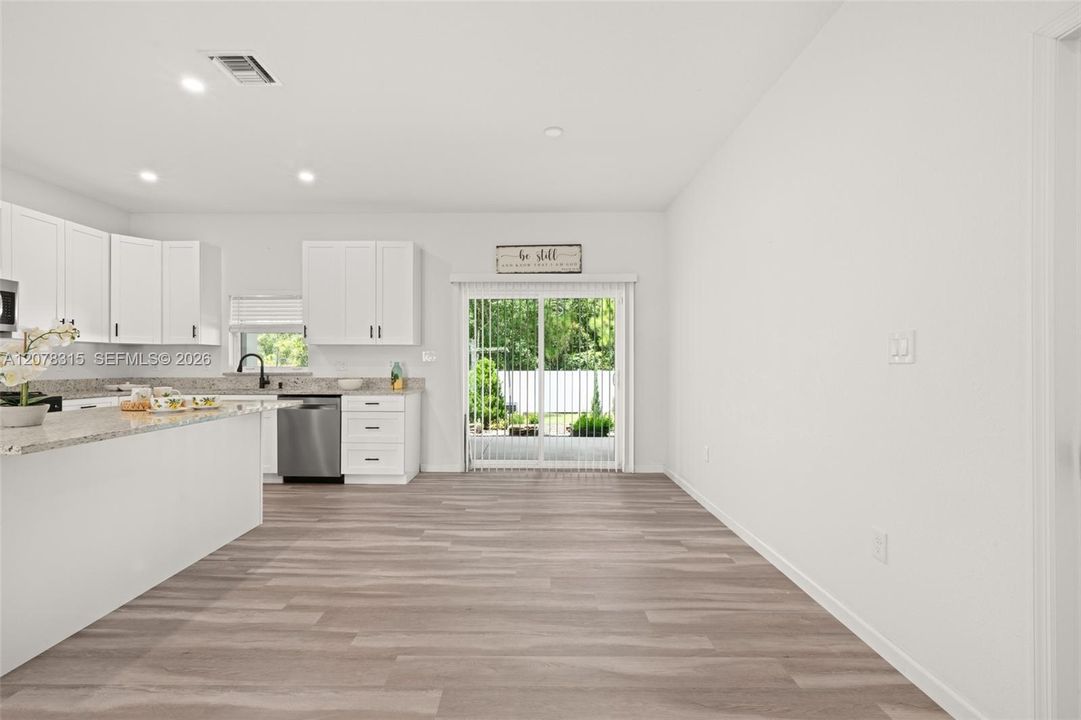 For Sale: $350,000 (3 beds, 2 baths, 1484 Square Feet)