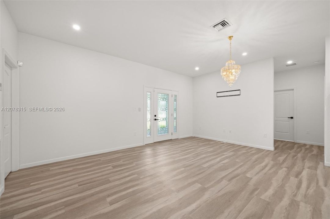 For Sale: $350,000 (3 beds, 2 baths, 1484 Square Feet)