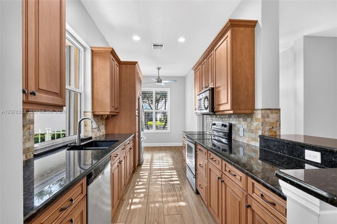 En Venta: $539,000 (3 camas, 2 baños, 1952 Pies cuadrados)