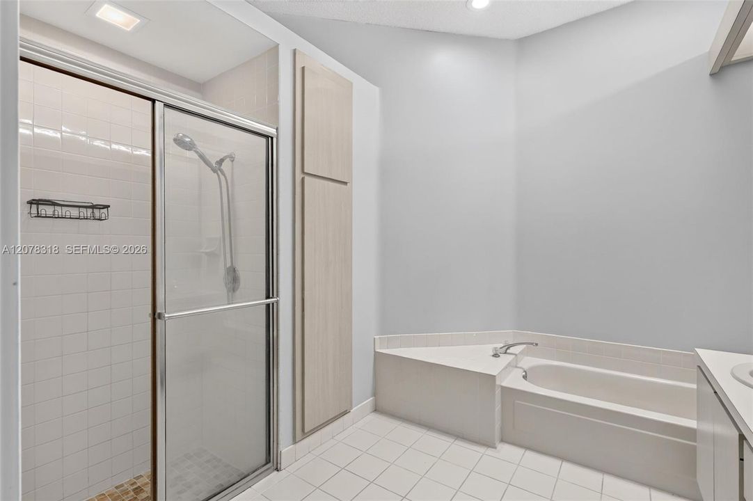 En Venta: $539,000 (3 camas, 2 baños, 1952 Pies cuadrados)