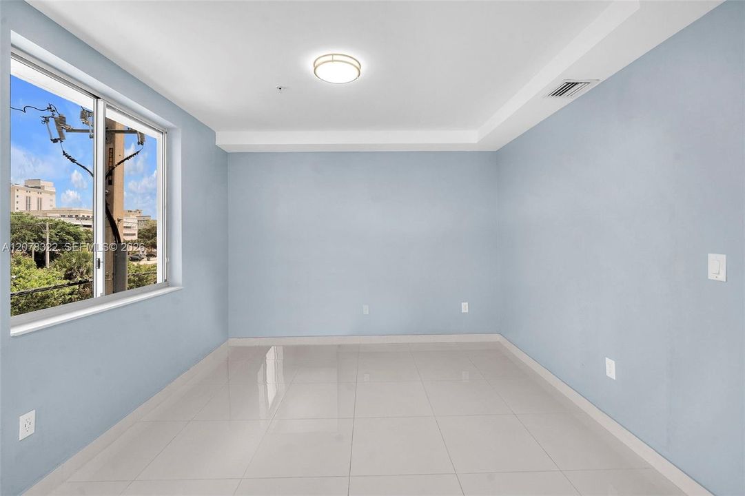 For Rent: $2,700 (2 beds, 2 baths, 1050 Square Feet)
