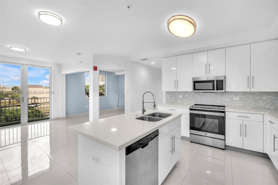 For Rent: $2,700 (2 beds, 2 baths, 1050 Square Feet)