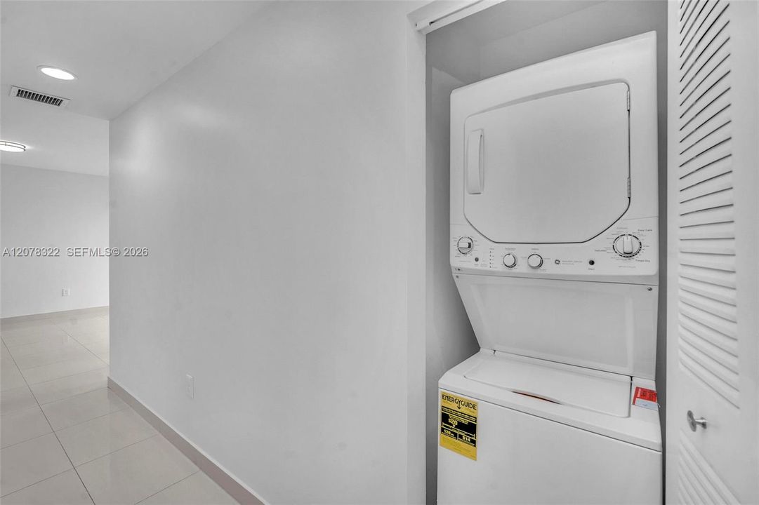 For Rent: $2,700 (2 beds, 2 baths, 1050 Square Feet)
