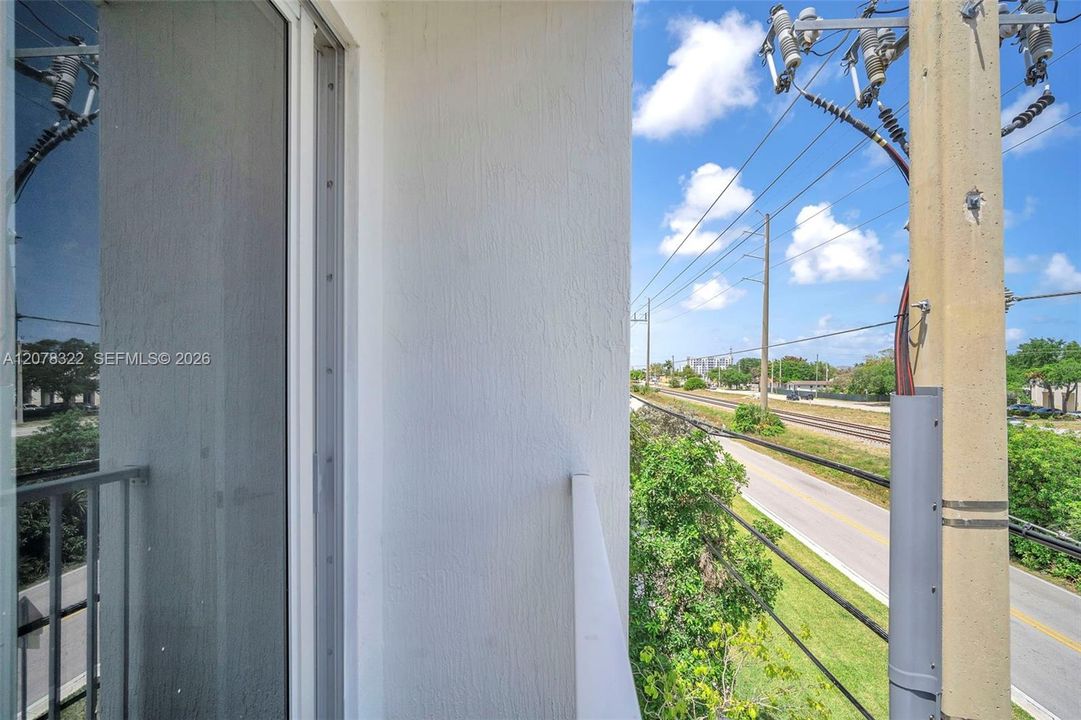 For Rent: $2,700 (2 beds, 2 baths, 1050 Square Feet)