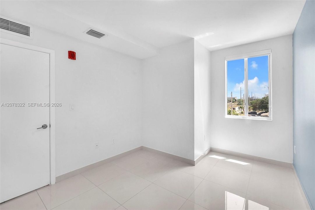 For Rent: $2,700 (2 beds, 2 baths, 1050 Square Feet)