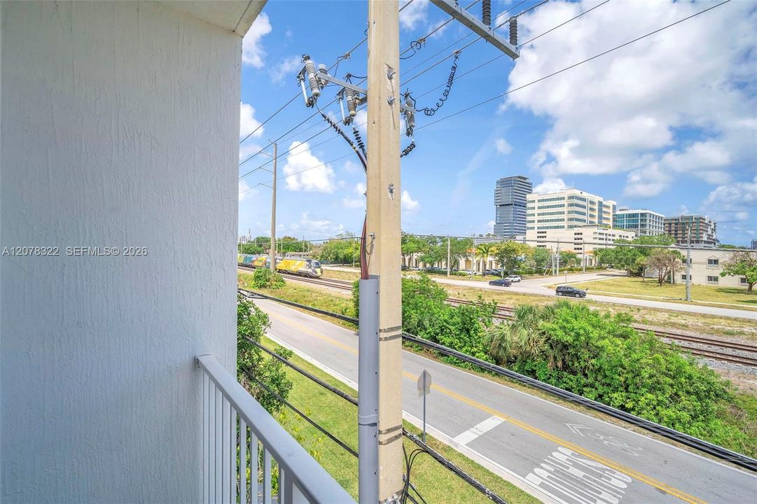 For Rent: $2,700 (2 beds, 2 baths, 1050 Square Feet)
