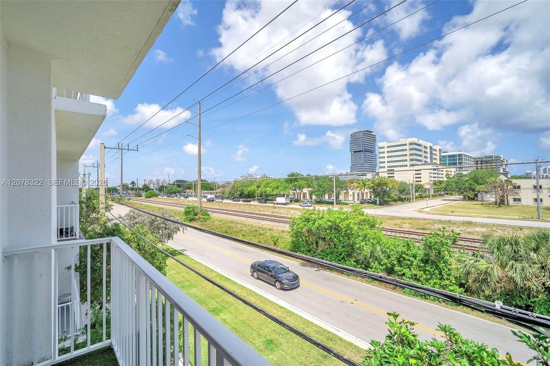 For Rent: $2,700 (2 beds, 2 baths, 1050 Square Feet)
