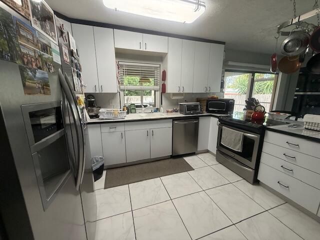 kitchen frig